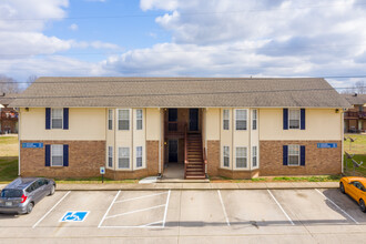 Heritage Pointe in Clarksville, TN - Foto de edificio - Building Photo