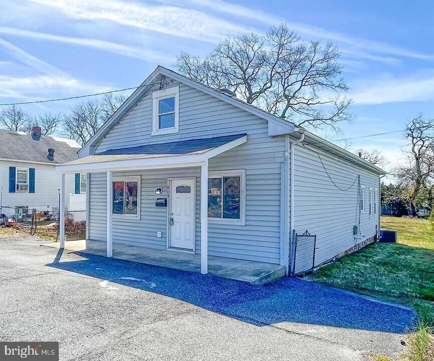 913 Wise Ave in Dundalk, MD - Foto de edificio