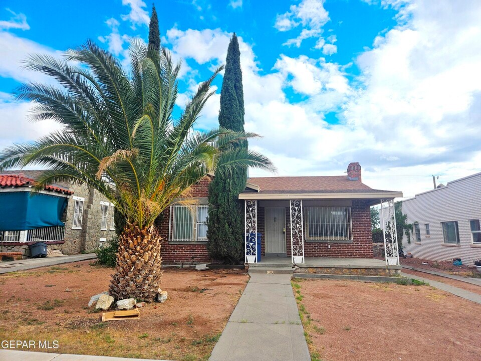 4020 Chester Ave in El Paso, TX - Building Photo