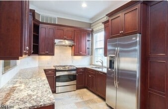 41 Murray Hill Square in New Providence, NJ - Building Photo - Building Photo
