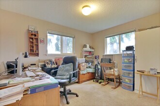 7017 Sacramento St SW in Tacoma, WA - Foto de edificio - Building Photo