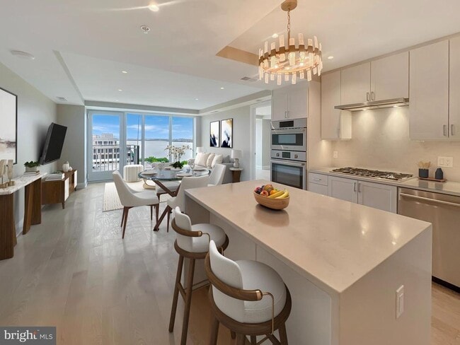 property at 925 N Fairfax St