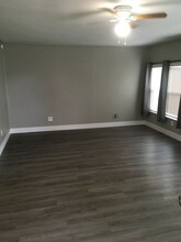 3583 Oasis Rd in Redding, CA - Foto de edificio - Building Photo