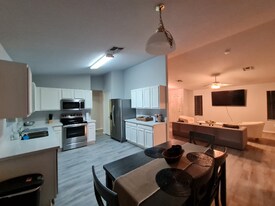 11305 W Pinehollow Dr in Surprise, AZ - Building Photo