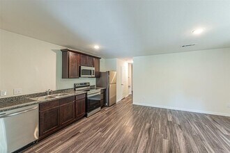 1111 Maxine St, Unit A in Houston, TX - Building Photo - Building Photo