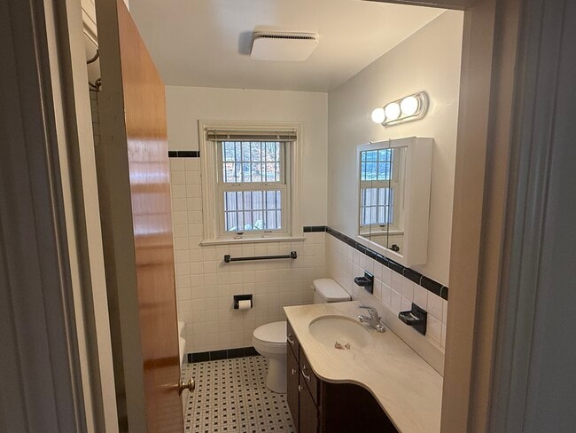 property at 4305 Westport Rd