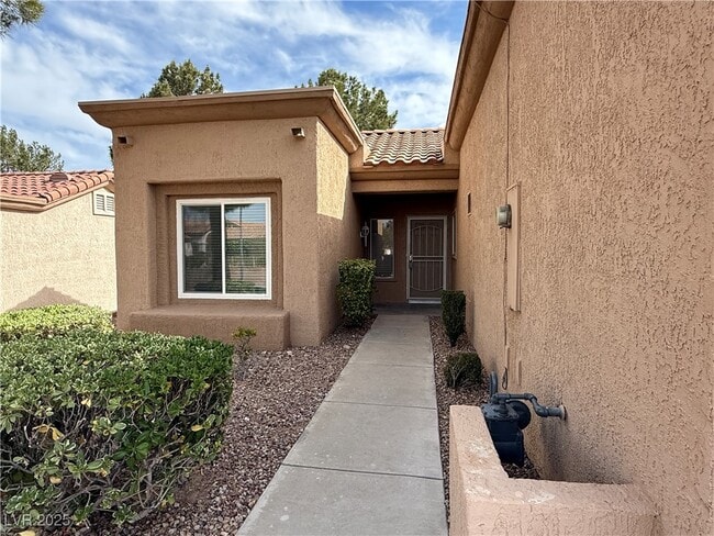 10101 Hemet Dr in Las Vegas, NV - Building Photo - Building Photo