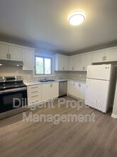 1528 Redwood Dr in Peterborough, ON - Building Photo - Building Photo