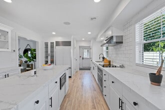 44 Williams Ave in Stonington, CT - Building Photo - Building Photo