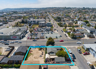 Liberty Row Apartments in San Diego, CA - Building Photo - Building Photo