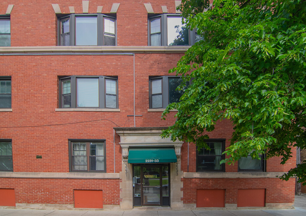 2233 N Kedzie Blvd in Chicago, IL - Building Photo