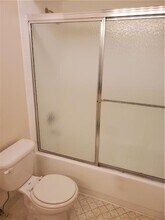 3050 Riverside Dr in Coral Springs, FL - Building Photo - Building Photo