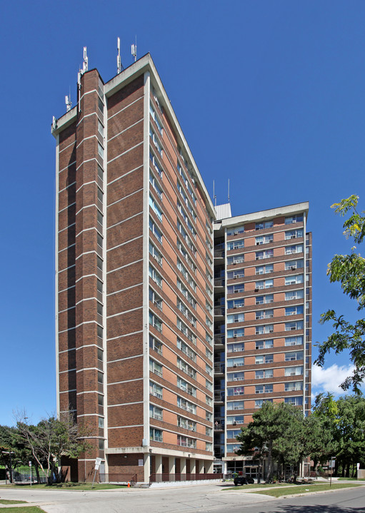 McClain Park Apartments in Toronto, ON - Building Photo