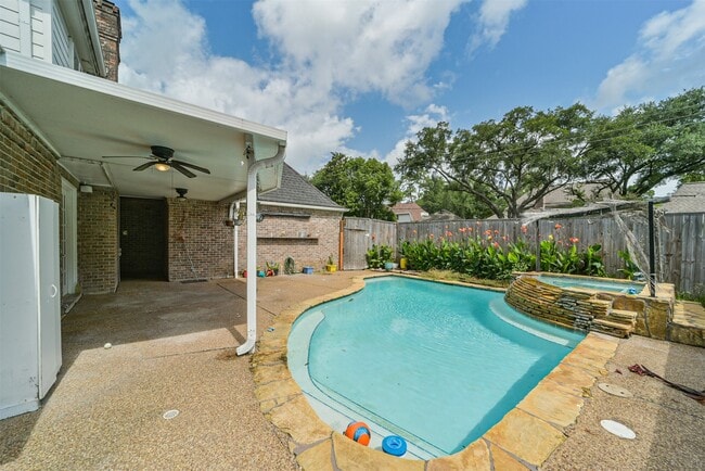 15738 Fleetwood Oaks Dr in Houston, TX - Building Photo - Building Photo