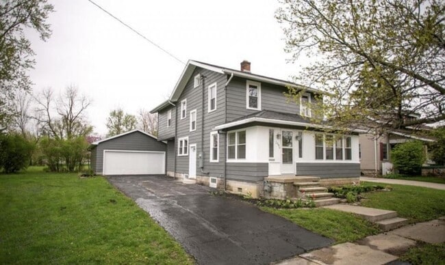 property at 209 E Hobart Ave