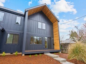 6251 SE 49th Ave in Portland, OR - Building Photo