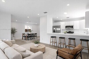 354 NE 35th Ave in Homestead, FL - Building Photo