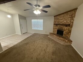 828 Hardy Springs Cir, Unit B in Mcalester, OK - Building Photo