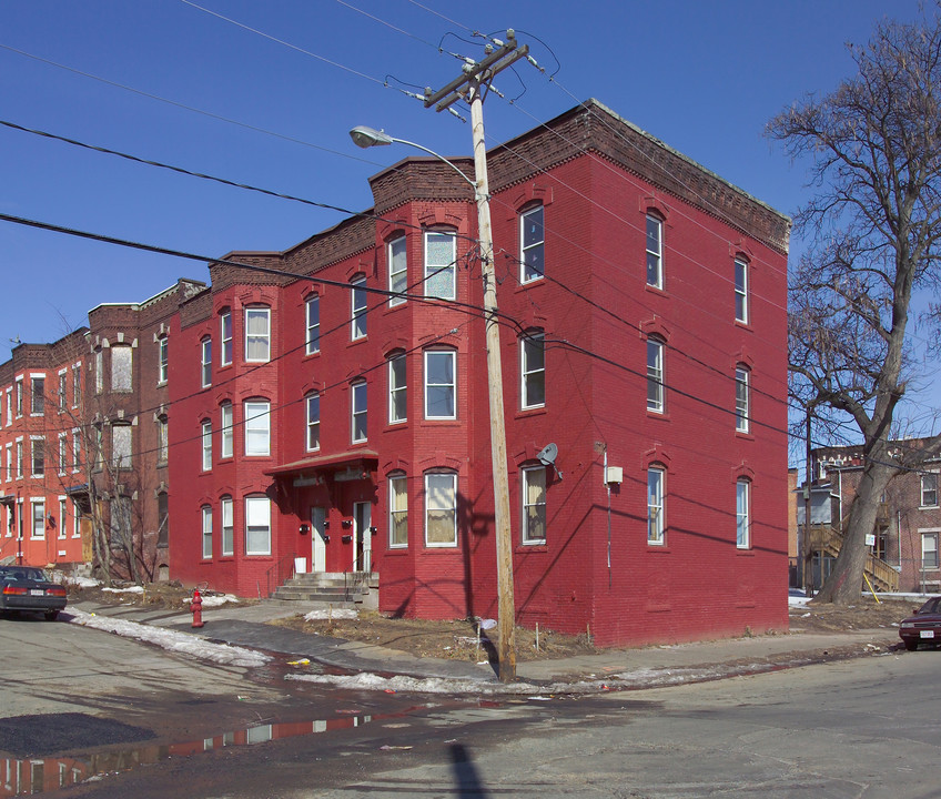 5-23 Worcester Pl in Holyoke, MA - Foto de edificio