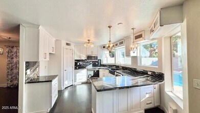 7407 E Medina Ave in Mesa, AZ - Building Photo - Building Photo