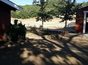 5770 Croy Rd in Morgan Hill, CA - Foto de edificio - Building Photo