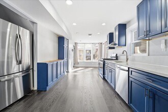 225 Freeman Ave in Jersey City, NJ - Building Photo - Building Photo