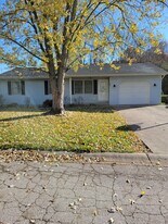 1915 N Blackfoot Dr in Ellettsville, IN - Building Photo