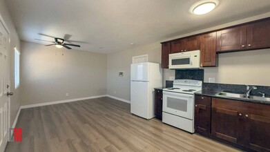 2707 Highland Ave in San Diego, CA - Building Photo - Interior Photo