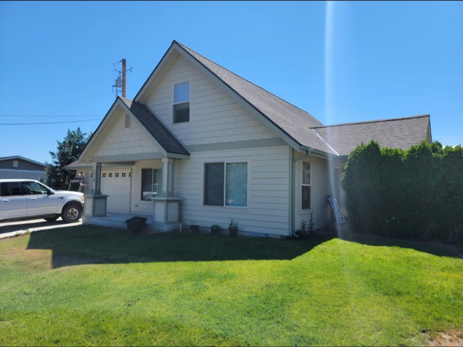 property at 1519 Springwater Ave