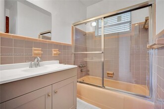 2331 Arcadia Dr in Miramar, FL - Building Photo - Building Photo