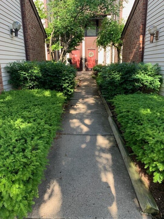 24291 Evergreen Rd, Unit EvergreenWoods in Southfield, MI - Building Photo