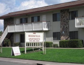 Mission Falls in Carmichael, CA - Foto de edificio - Building Photo