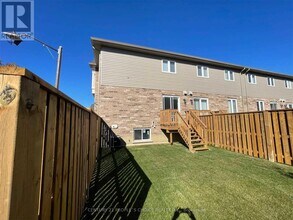 2 Loon Ln in Hamilton, ON - Building Photo - Building Photo