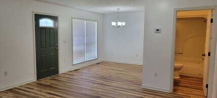 335 Co Rd 262 in Bryant, AL - Foto de edificio - Building Photo