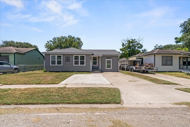 4513 Green Grove Dr in Corpus Christi, TX - Building Photo - Building Photo