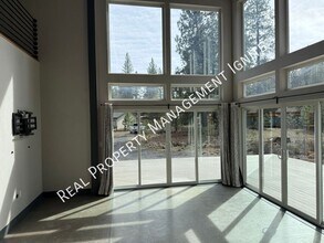 19354 Kiowa Rd in Bend, OR - Building Photo - Building Photo