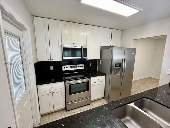 1958 Monroe St in Hollywood, FL - Foto de edificio - Building Photo