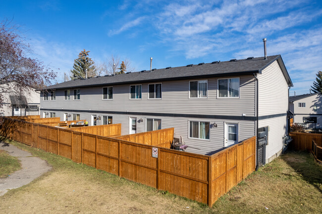 Deerfoot Estates Housing Co-Op in Calgary, AB - Building Photo - Building Photo