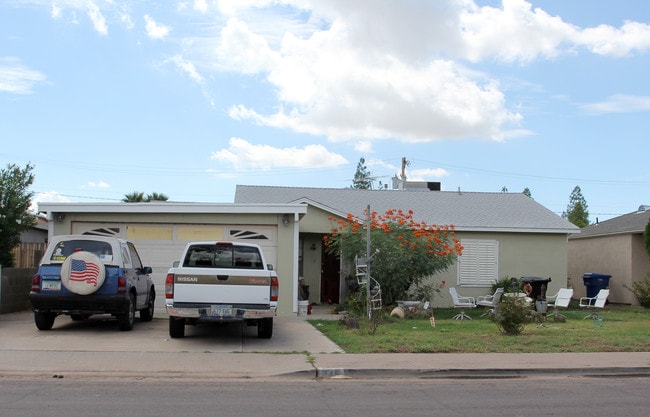 743 E 1st Ave in Mesa, AZ - Foto de edificio - Building Photo