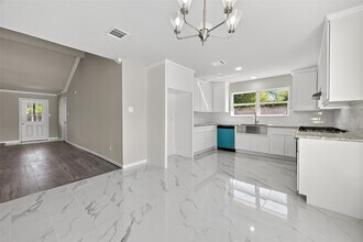 10603 Highland Woods Dr in Sugar Land, TX - Building Photo - Building Photo