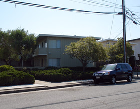 The Flores Street Complex in San Mateo, CA - Building Photo - Building Photo