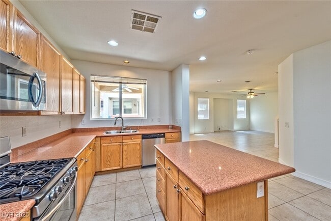 10589 Danielson Ave in Las Vegas, NV - Building Photo - Building Photo