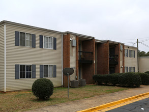 Tall Pines Apartments in Lagrange, GA - Building Photo - Building Photo