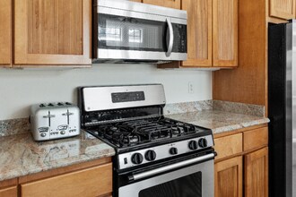 10 Chatmoss Rd in Henderson, NV - Building Photo - Building Photo