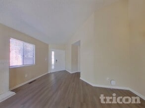 5972 Royal Vista Way in Reno, NV - Foto de edificio - Building Photo