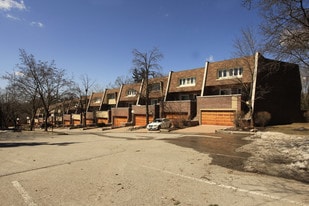 1-75 Quail Valley Dr in Markham, ON - Building Photo