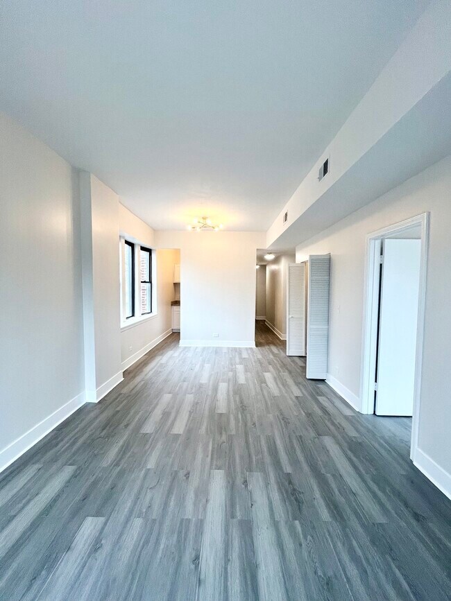 2258 S Sacramento Ave in Chicago, IL - Building Photo - Building Photo