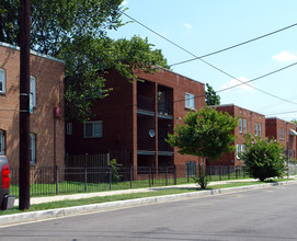 4936 Nash St NE in Washington, DC - Foto de edificio - Building Photo