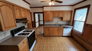 132 Montclair Ave, Unit 2 in Boston, MA - Foto de edificio - Building Photo