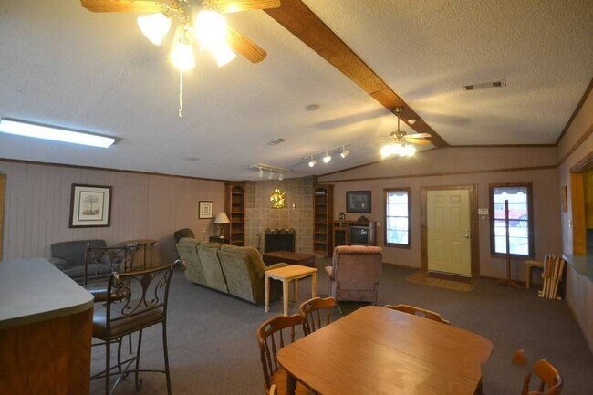 1661 South St in Magnolia, AR - Building Photo - Building Photo